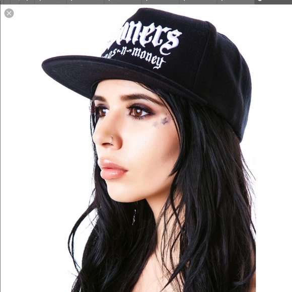 🖤UNIF Bones Cap - Picture 2 of 5